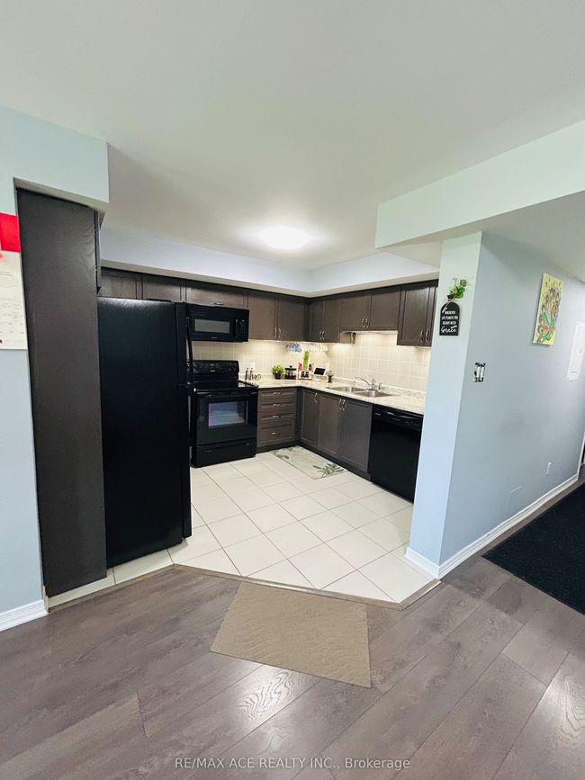 8 - 2441 Greenwich Dr, Condo with 2 bedrooms, 2 bathrooms and 2 parking in Oakville ON | Image 13