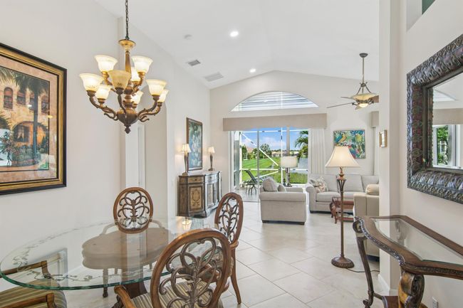 368 Nw Springview Loop, House other with 3 bedrooms, 2 bathrooms and null parking in Port St. Lucie FL | Image 7