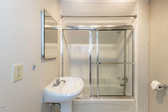 033-1920x1080-bonus-room-bath | Image 35