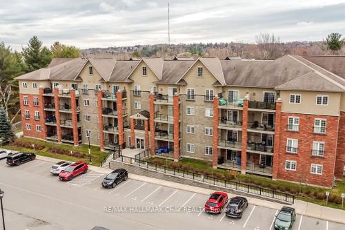 207-43 Ferndale Dr S, Barrie, ON, L4N5W6 | Card Image