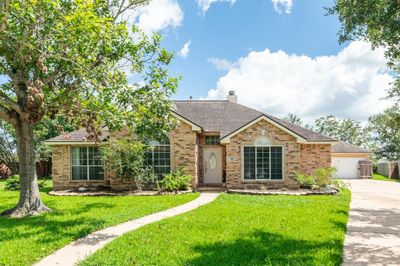 110 Plum Circle, House other with 4 bedrooms, 2 bathrooms and null parking in Lake Jackson TX | Image 1