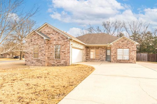 11 Bryson Dr, Ward, AR, 72176-9639 | Card Image