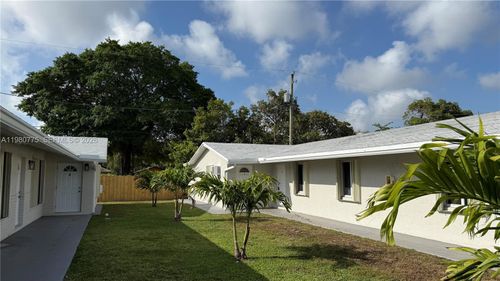 220 Nw 12th St, Pompano Beach, FL, 33060-5494 | Card Image