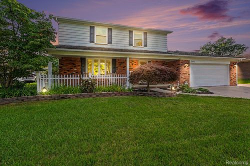 9490 Steephollow Dr, White Lake, MI, 48386-2363 | Card Image