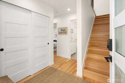 6042 41st Ave Sw, Seattle, WA, 98136-1606 | Card Image