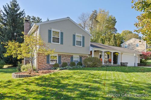 6532 Scarborough Dr, Ada, MI, 49301-9026 | Card Image