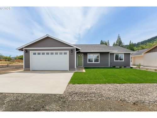 908 Fir Grove Ln, Sutherlin, OR, 97479-9448 | Card Image
