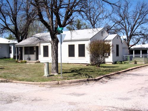 1902 W Dry St, San Saba, TX, 76877-3923 | Card Image