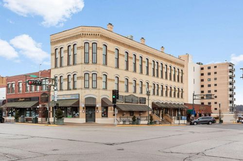 772 W Main St, Lake Geneva, WI, 53147-1835 | Card Image