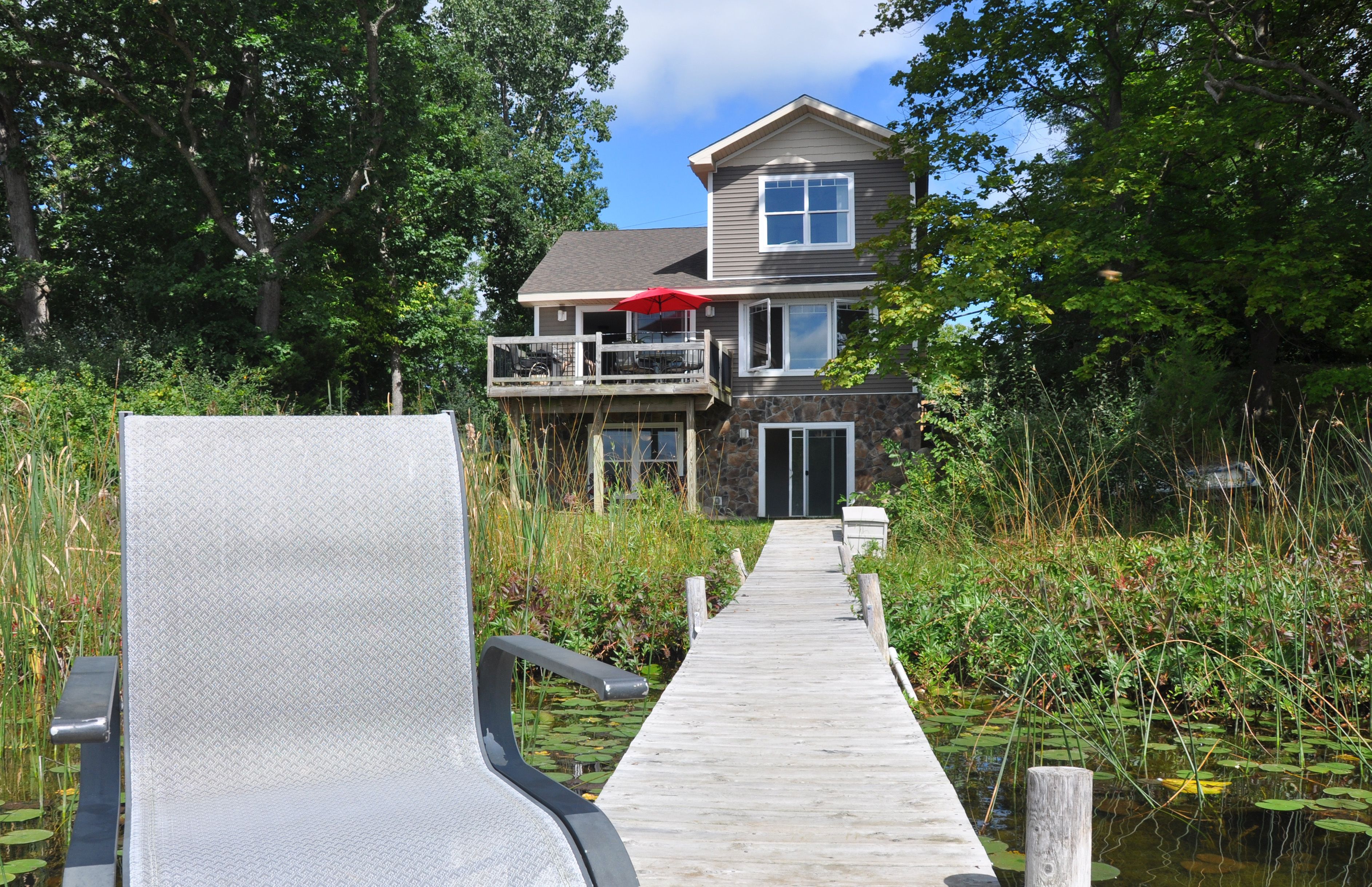Island Shore Dr, Pinckney, MI 48169