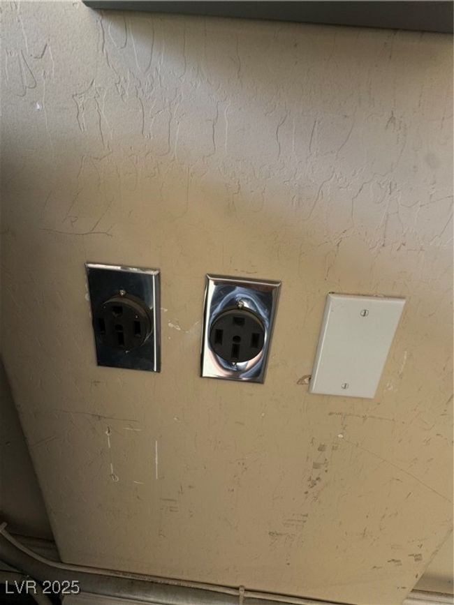 220 Power outlets for EV vehicles | Image 31