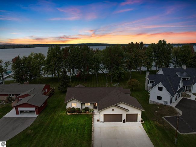 11246 Kings Point Rd, House other with 4 bedrooms, 3 bathrooms and null parking in Alanson MI | Image 6