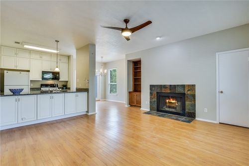 302-3011 Fruth St, Austin, TX, 78705-2836 | Card Image