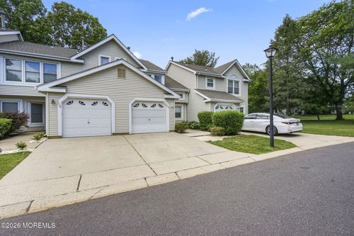 105 Lloyd Ct, East Brunswick, NJ, 08816-5692 | Card Image