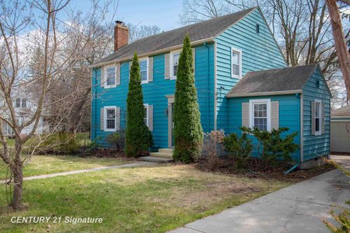 823 W Superior St, Alma, MI, 48801-1566 | Card Image