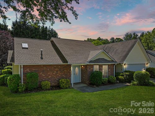 2 Gatehouse Ct, Asheville, NC, 28803-2059 | Card Image