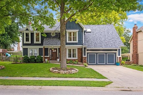 608 Butternut Ln, Liberty, MO, 64068-8429 | Card Image