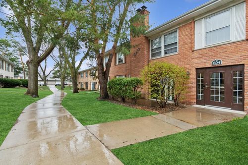 apt-5-804 Old Settlers Trl, Hopkins, MN, 55343-8095 | Card Image