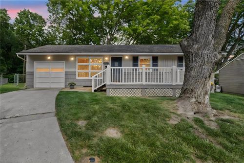 5327 Maple St, Mission, KS, 66202-1906 | Card Image