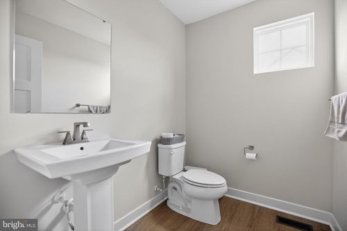 7979 International Dr, WARRENTON, VA, 20187-4747 | Card Image