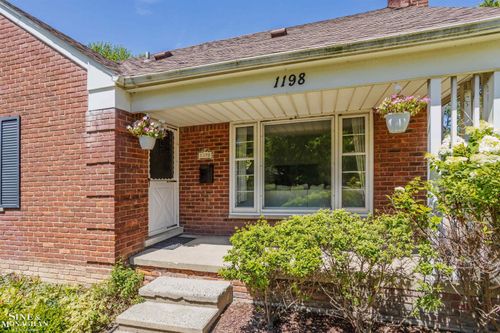1198 Anita Ave, Grosse Pointe Woods, MI, 48236-1474 | Card Image