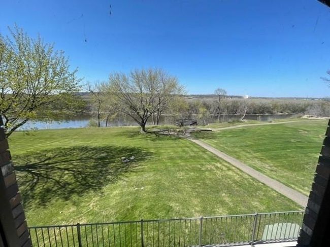 provides great views of the rivers and | Image 11