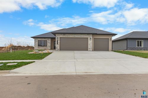 7309 Shadow Pine Cir, Sioux Falls, SD, 57110 | Card Image