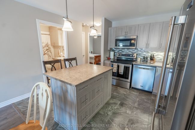 225 - 218 1 St St E, Condo with 2 bedrooms, 1 bathrooms and 2 parking in Cornwall ON | Image 9