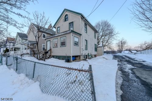 820 E 2nd St, Plainfield, NJ, 07062-1004 | Card Image