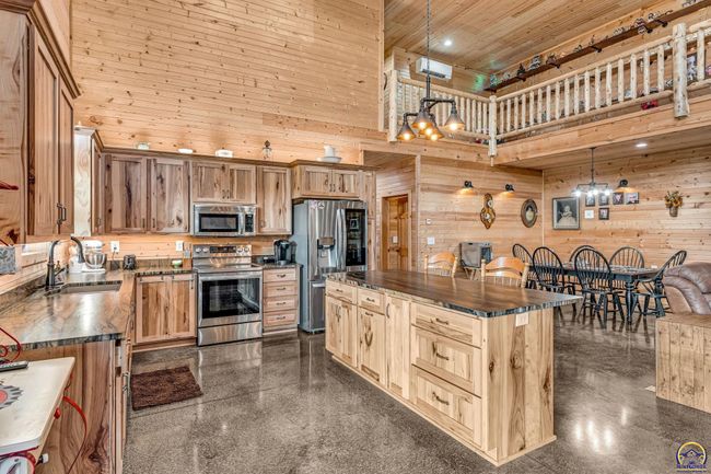14426 110 Th St, House other with 5 bedrooms, 3 bathrooms and null parking in Oskaloosa KS | Image 12