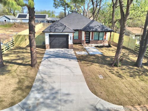 215 40th Pl, Sand Springs, OK, 74063-2704 | Card Image