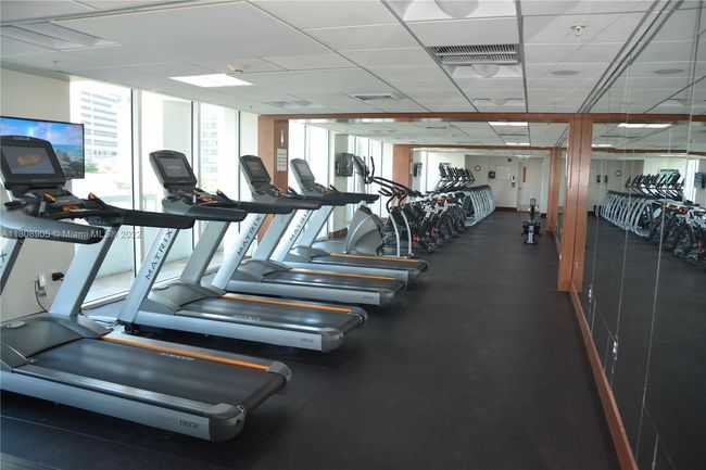 APT-3921 - 31 Se 5 Th St, Condo with 3 bedrooms, 3 bathrooms and null parking in Miami FL | Image 27