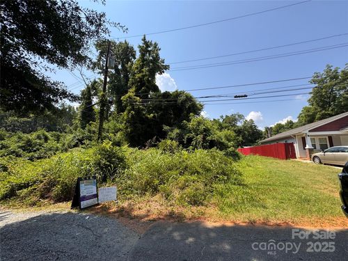 3017 Bratcher Ave, Charlotte, NC, 28216-4903 | Card Image