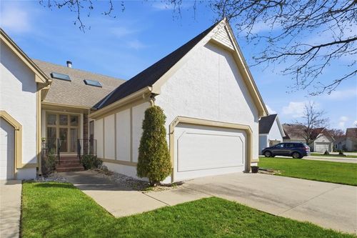 11915 Grandview St, Overland Park, KS, 66213-1550 | Card Image