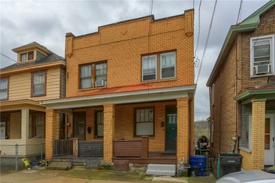 827 1/2 Frank St, Townhouse with 2 bedrooms, 1 bathrooms and 1 parking in Mckees Rocks PA | Image 2