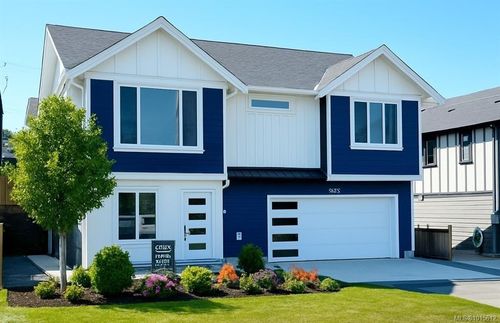 7072 Central Saanich Rd, Central Saanich, BC, V8M1Y3 | Card Image