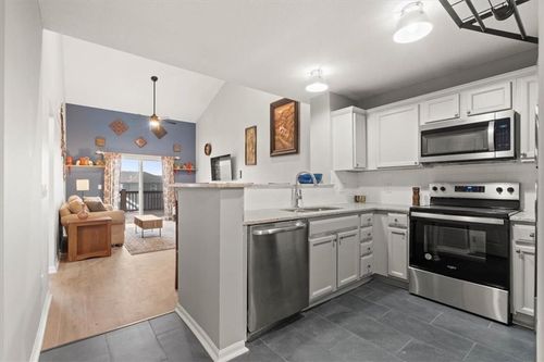 1232 Wysteria Dr, Lee's Summit, MO, 64082-4157 | Card Image