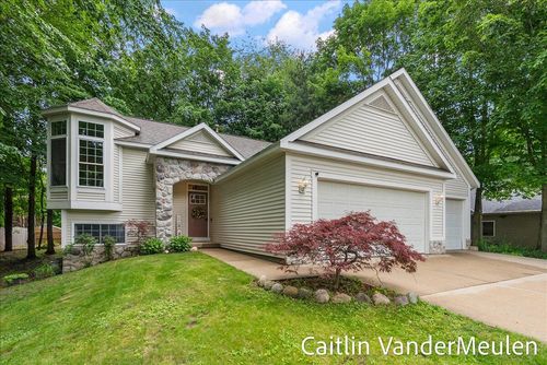 11035 Timberline Dr, Allendale, MI, 49401-9621 | Card Image