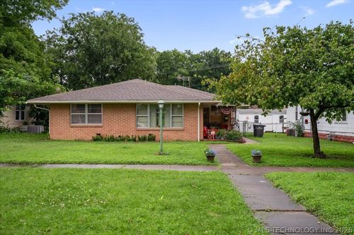 914 Se Delaware Ave, Bartlesville, OK, 74003-5034 | Card Image