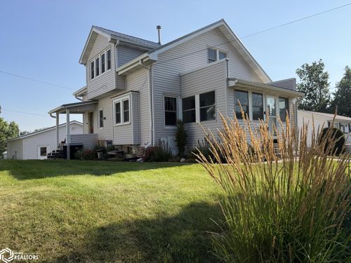 405 E 9th St, Tama, IA, 52339-2027 | Card Image
