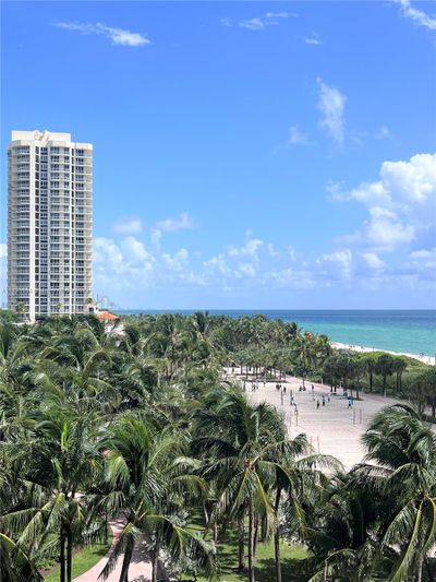 601 - 7135 Collins Ave, Condo with 1 bedrooms, 2 bathrooms and null parking in Miami Beach FL | Image 1