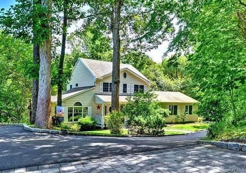 150 N Woods Dr, Wading River, NY, 11792-3105 | Card Image