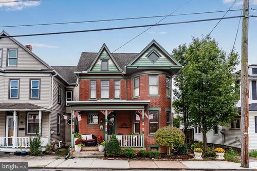 18 E Keller St, MECHANICSBURG, PA, 17055-3826 | Card Image
