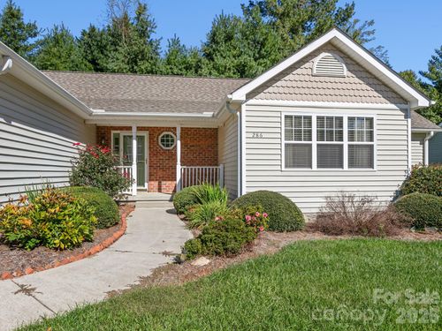 286 Charlestown Dr, Hendersonville, NC, 28792-3536 | Card Image