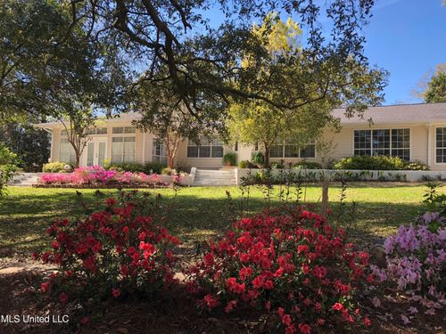 6509 Shore Dr, Ocean Springs, MS, 39564-2521 | Card Image