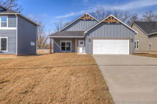 600 S Division St, Coweta, OK, 74429-2063 | Card Image