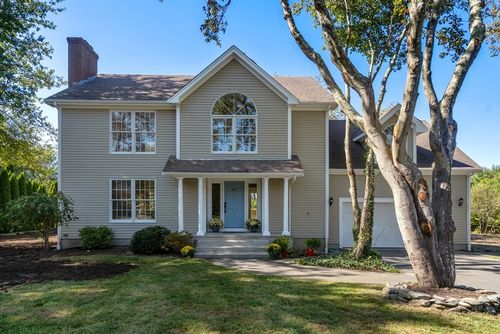 62 Bluegrass Dr, Middletown, RI, 02842-4658 | Card Image