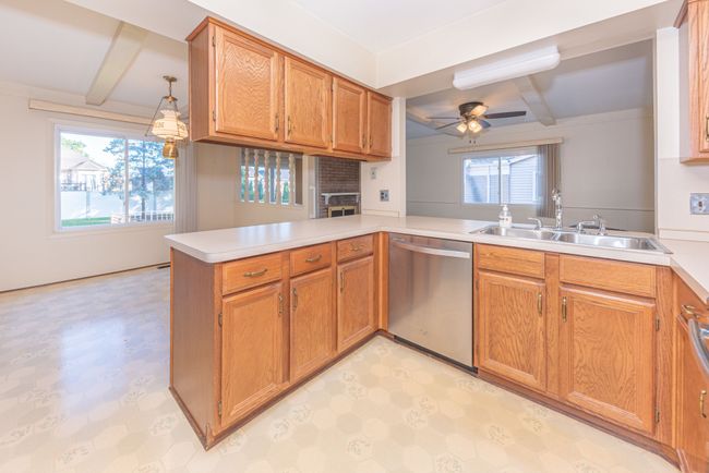 37332 Munger Dr, House other with 3 bedrooms, 2 bathrooms and null parking in Livonia MI | Image 9