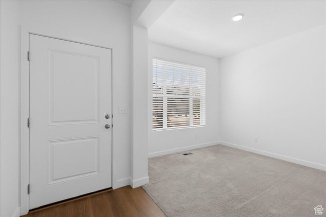 Entry and office | Image 4
