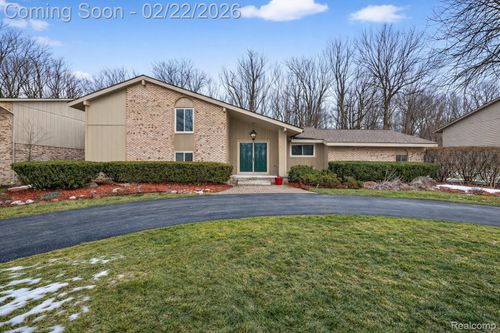 28902 Creek Bend Dr, Farmington Hills, MI, 48331-2602 | Card Image